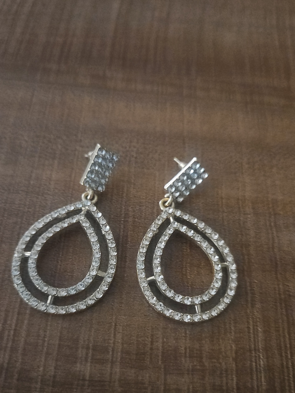 Elegant Silver-Tone Crystal Teardrop Drop Earrings